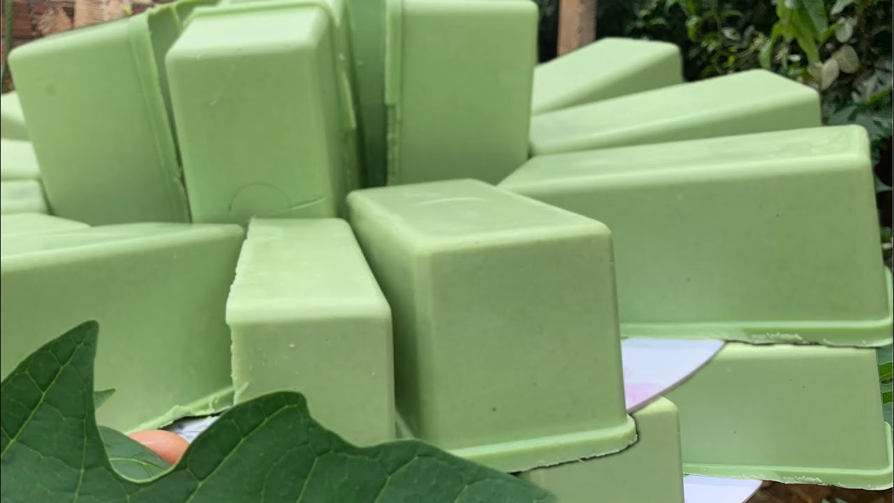 COMO FAZER SABÃO COM 3 LITROS DE ÓLEO USADO E FOLHA 🍃 DE MAMÃO