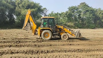 CB Excavator: Mastering the Mud in a Massive Field!