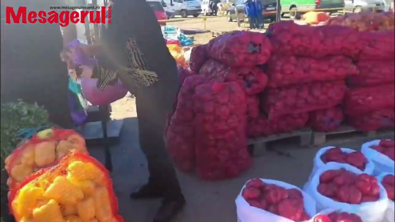 Video-Foto. Piatra-Neamț. Piața En Gros – marfa pe alese își așteaptă mușteriii! 3 YouTube player