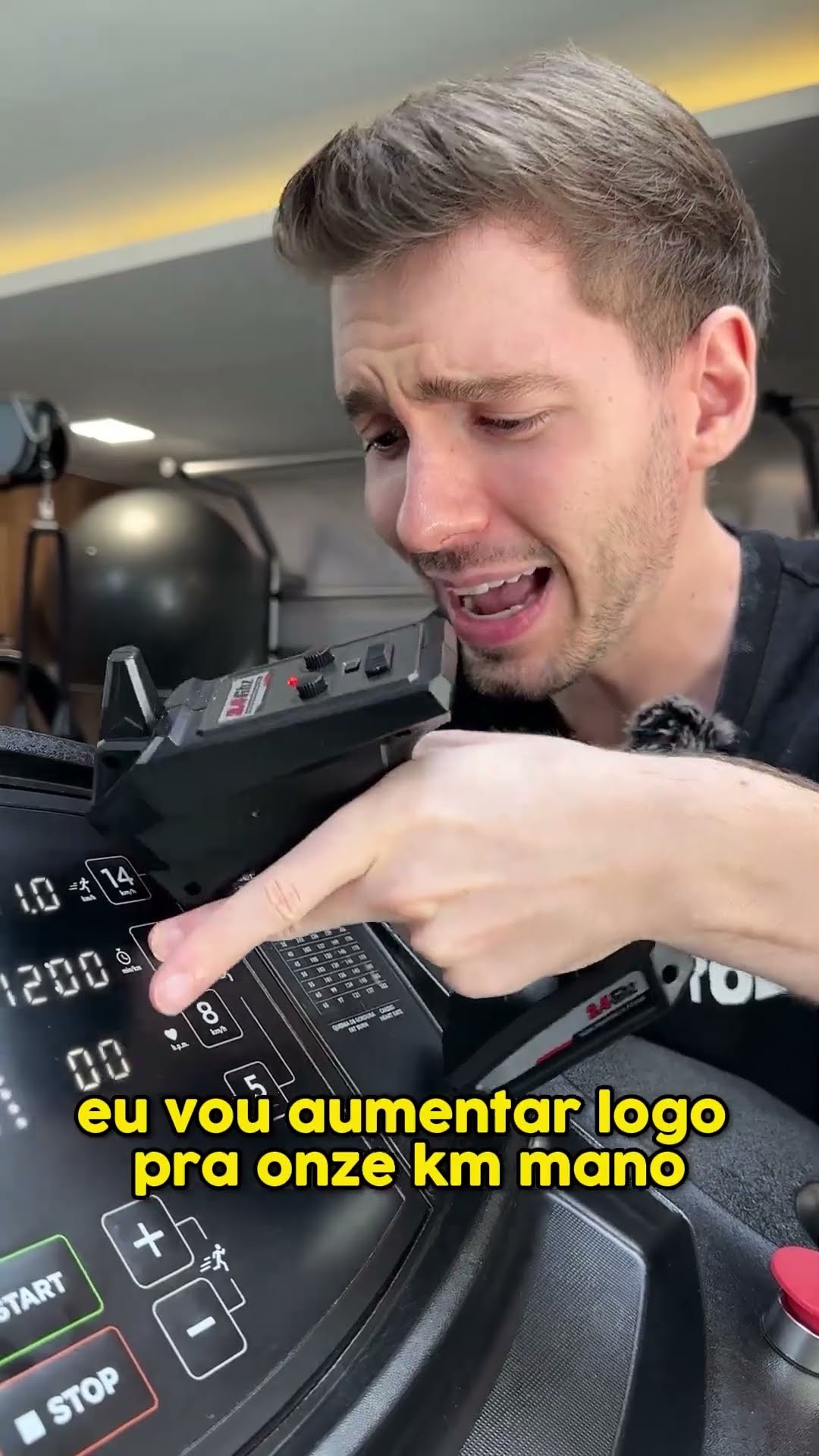 Carrinho de controle remoto vs Esteira! #shorts