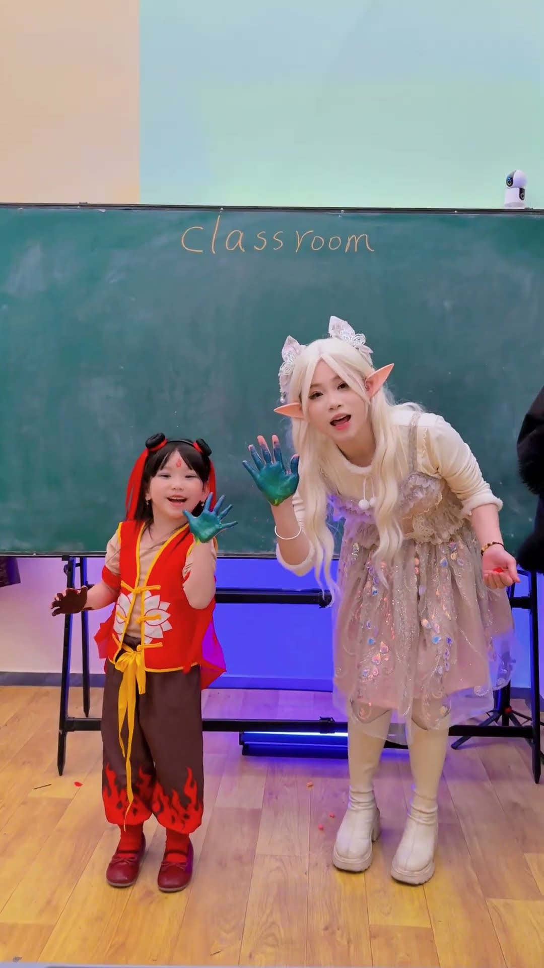 红黄蓝加起来会是什么颜色#short #angel #clown