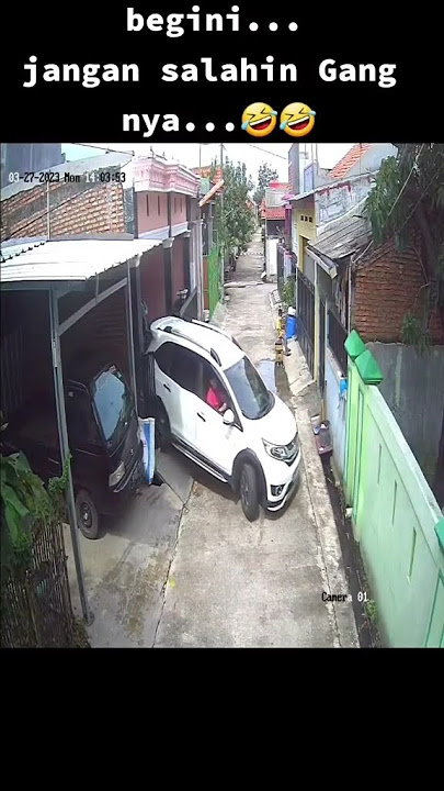 Parkir mobil di jalanan sempit, ada lawan?
