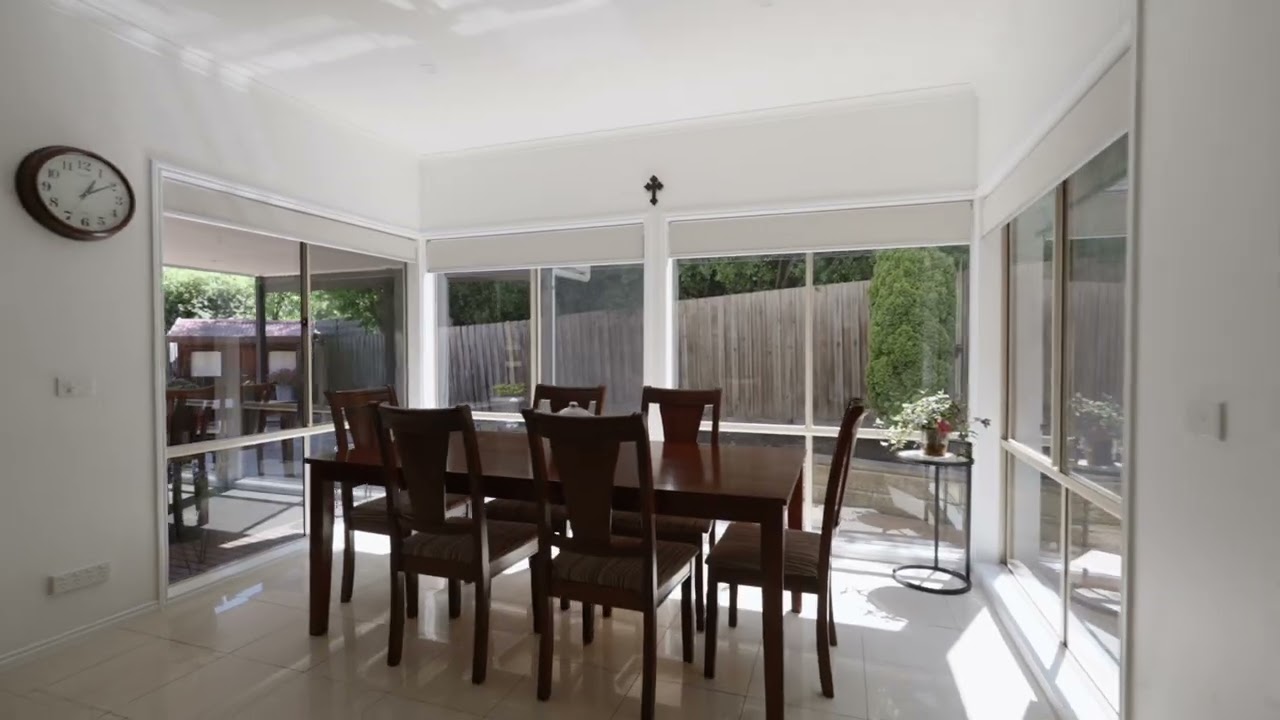 Listed by MALEK YOUNAN & ADEM KARAHAN - 4 Nairn Court GREENVALE