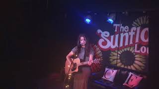 Emma Buckley - What's Up? - Live