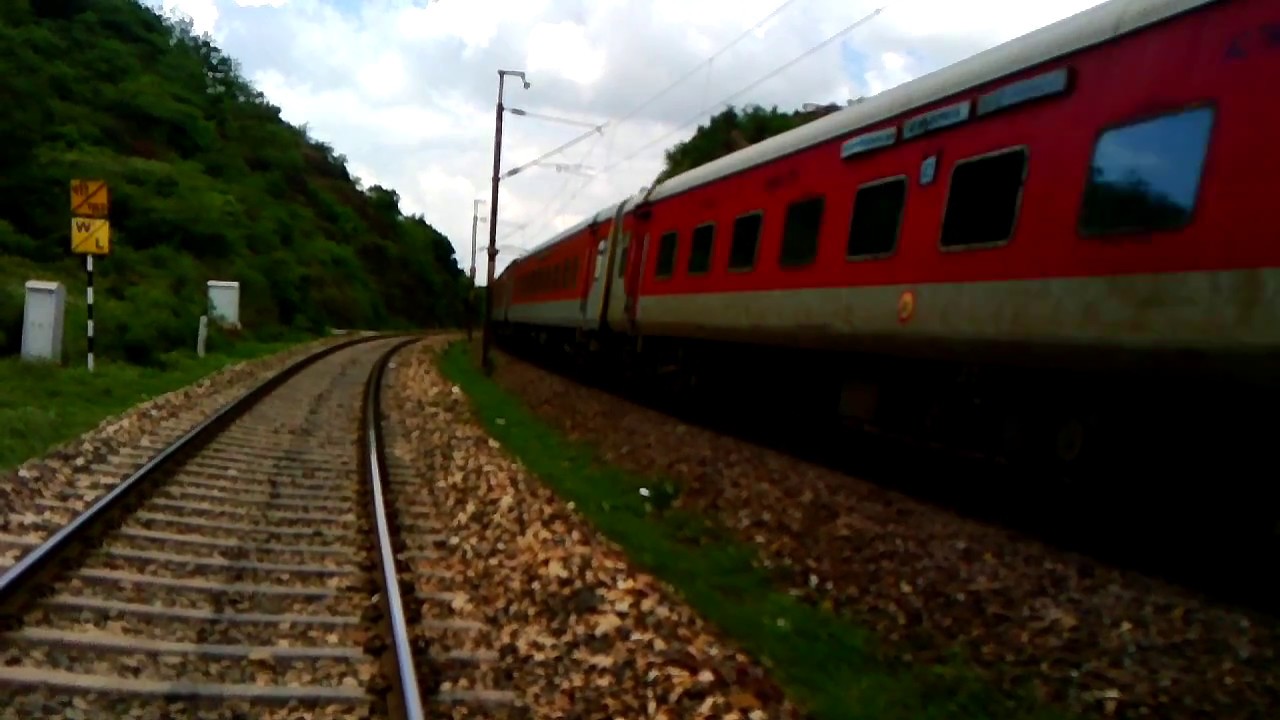Beautifully Curving AP AC Express With BSL WAP-4 In Lead[Indian Railways]