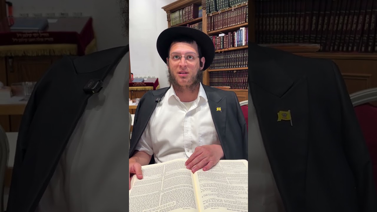 מעשה מלך - מנהג הרבי - אמירת ״גדלו״ ע״י הציבור