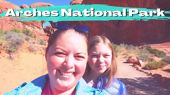 ARCHES NATIONAL PARK: WINDOWS & DOUBLE ARCH TRAILS...