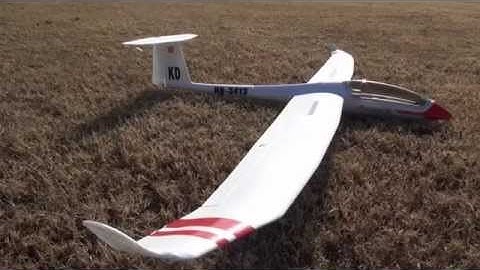 Flying the ST Model Schempp-Hirth Arcus self launching glider.