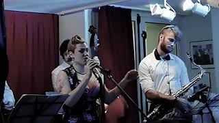 Download Lagu Ellynor and The RAZZLE DAZZLE Band al New Jumpin' Jazz Milano MP3