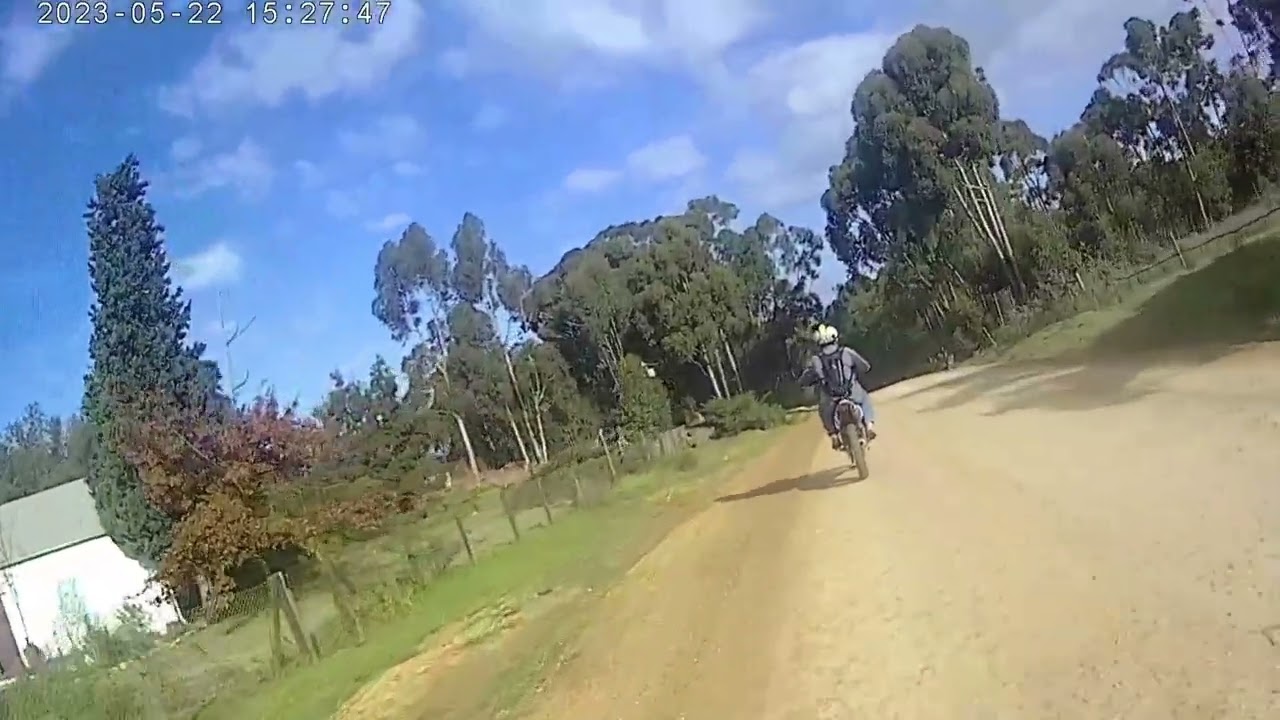 2 Ladies, 2 Bikes, 1 Dirt Road @ Van der Stel Pass 