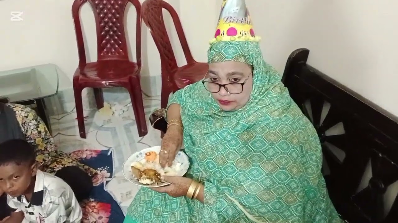 ইফতা নুর জাকিয়া ছোটো ভাইয়ের জন্মদিন উপলক্ষে জামাই ডালা খাচ্ছে