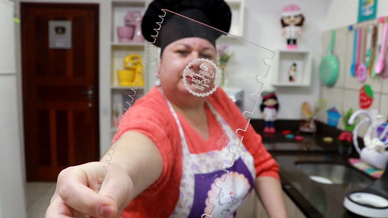 Você não sabe usar espátula decorativa para bolo? Então vem aprender!