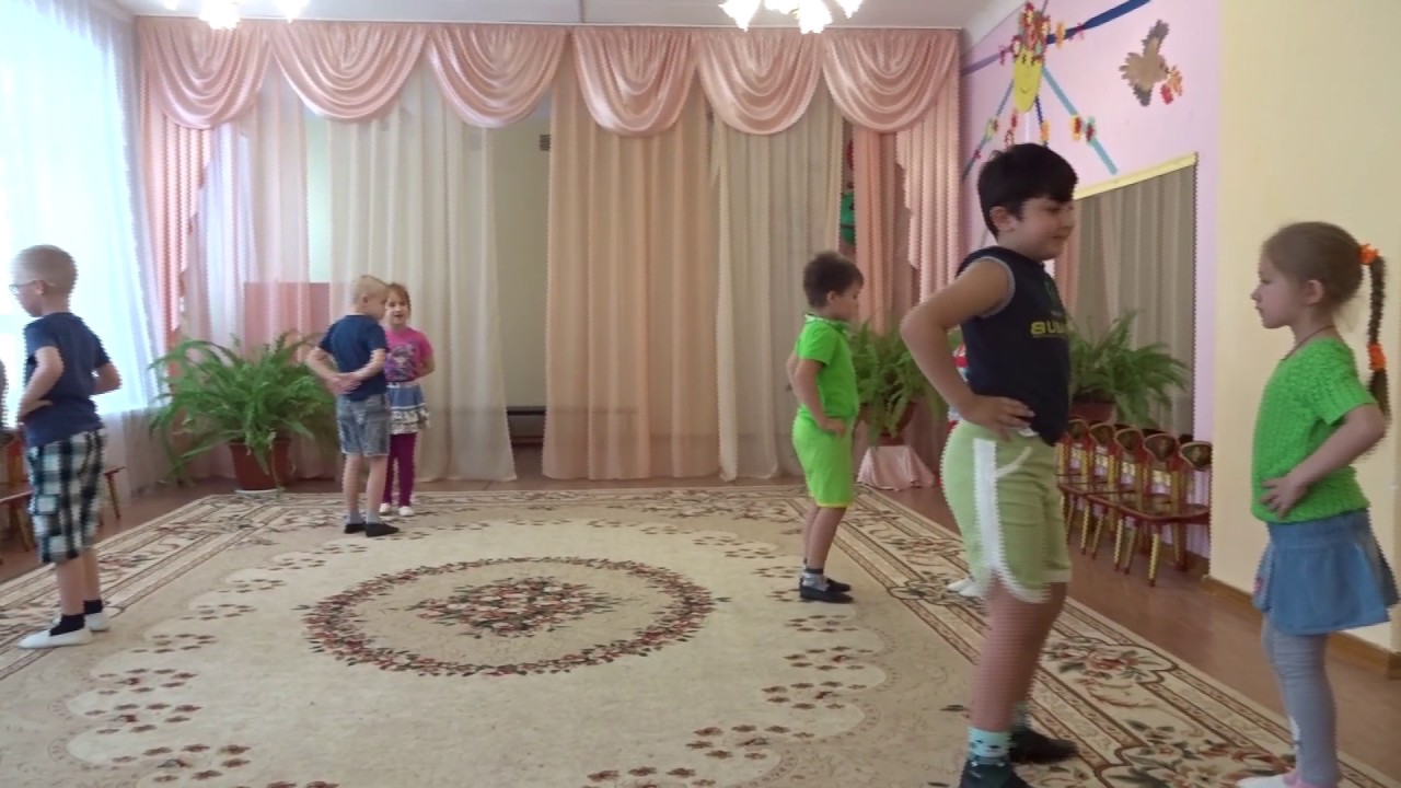 хоровод новогодний средняя группа. пальчиковпя гимнастикаснежинка. ветер рисунок. дует задувает желтые листочки. дует задувает желтые листочки.