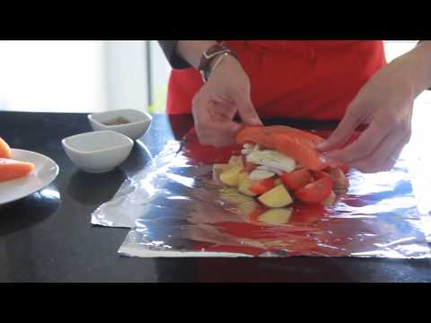 Papillote de Salmão e Três Legumes