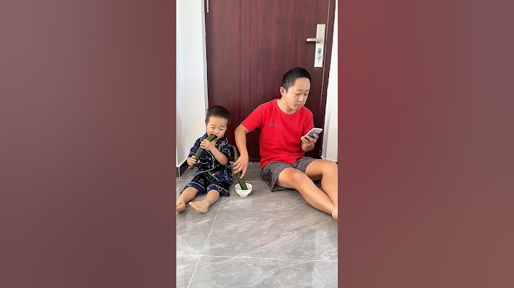 爸爸看手机入迷了,逗逗他#呆萌小米宝#萌娃#熊孩子#1491#shotrs