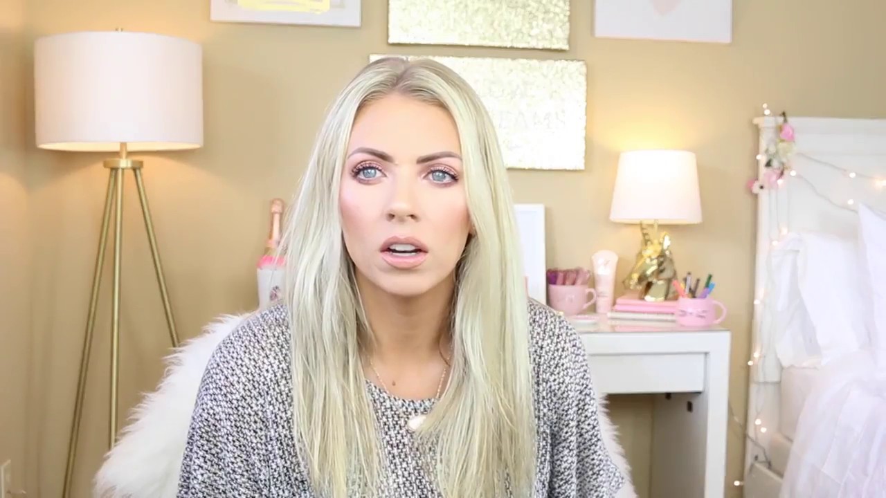 Samantha Schuerman on the Conair Diamond-Infused Ceramic Hot Smoothing Hot Brush