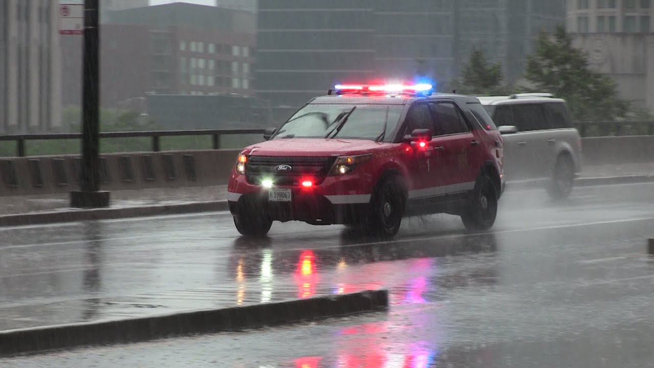 Battalion 1 responding in heavy rain - Chicago Fire Department - YouTube