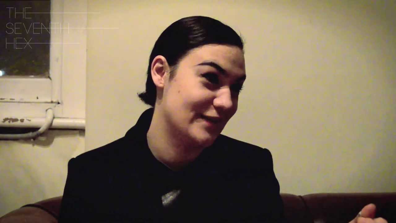 YouTubeでNadine Shah Interview - The Seventh Hexを視聴 YouTubeでNadine Shah Interview - The Seventh Hexを視聴