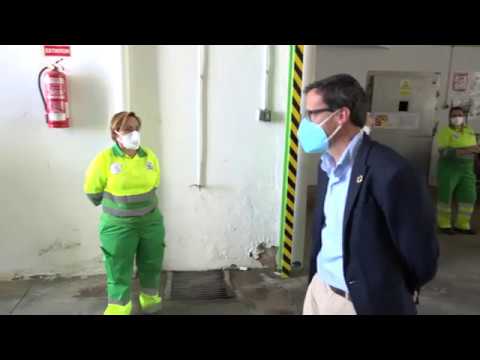 El alcalde agradece a los trabajadores de Urbaser su trabajo “no solo ...