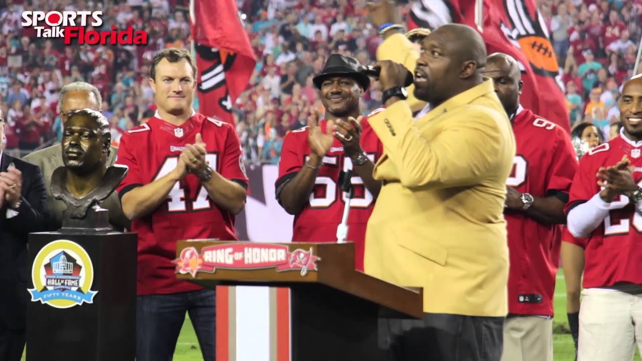 espnfc Tampa Bay Buccaneers HOF Warren Sapp Monday Night Football Ceremony