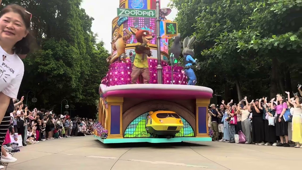 Disney’s Friendtastic parade Hongkong Disneyland