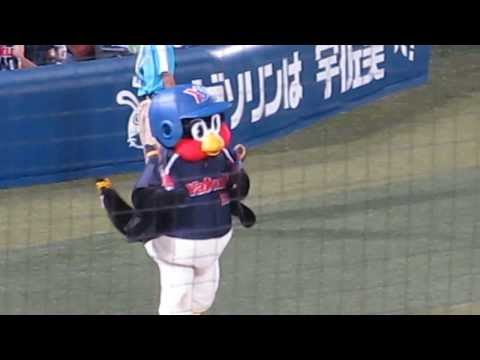2013.07.15　対横浜DeNA戦でのつば九郎（東京音頭）