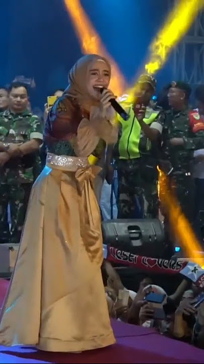 jangan ucapkan cinta,ku tak mau mendengarnya .. tiada guna - lesti