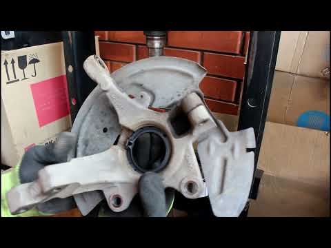 Видео: Замена подшипника передней ступицы на Lada Largus 1,6 Лада Ларгус 2014 года