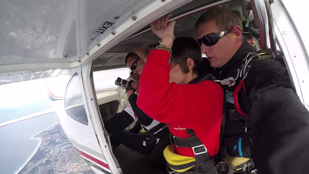 paisley freight Robbie Fowler skydives in new LFC away kit