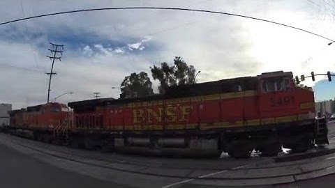 BNSF intermodal with 2 Dash 9 DPU