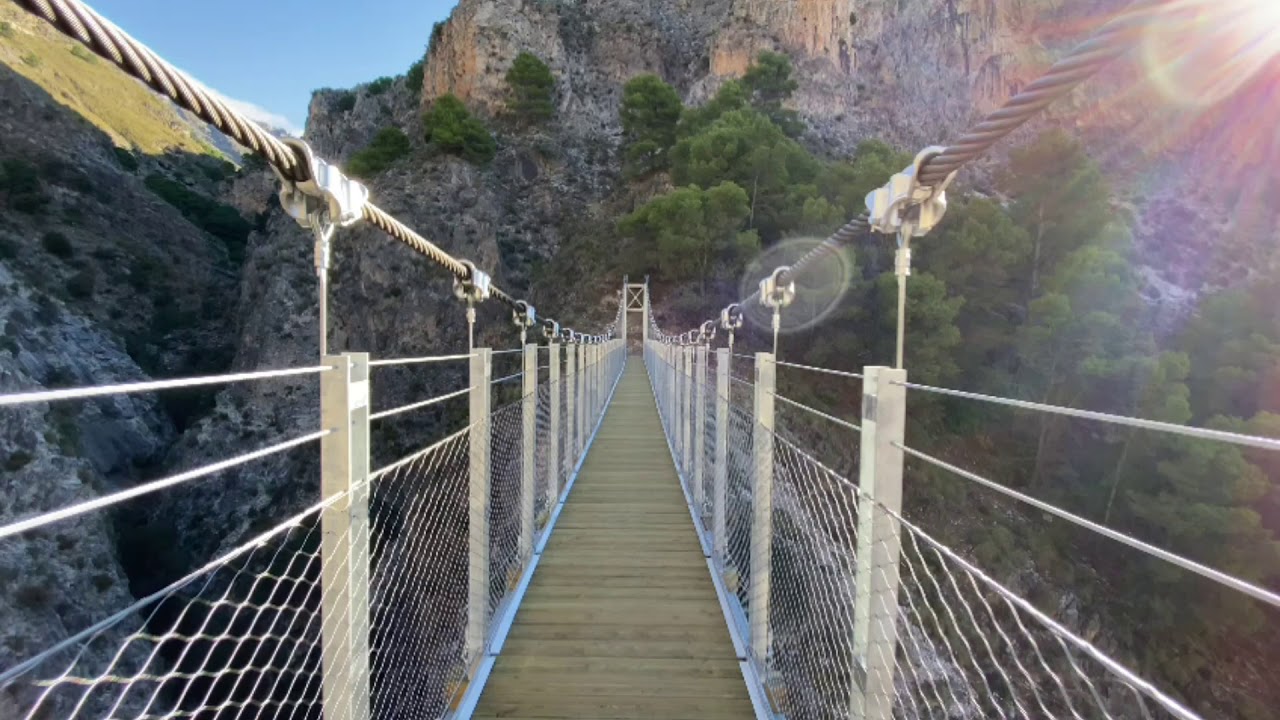 Se inaugura el puente colgante de El Saltillo, en Canillas del Aceituno