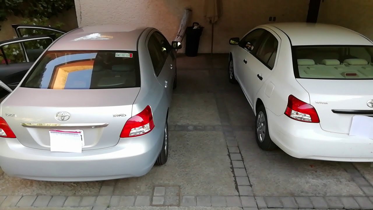 Toyota Yaris 2008 vs 2010. Versión  core vs premium
