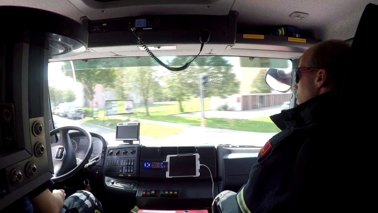 Feuerwehr Einsatzfahrt-HLF 3 Brandalarm mit Folgeeinsatz (Feuerwehr Einsatzfahrt #04-Inside view)