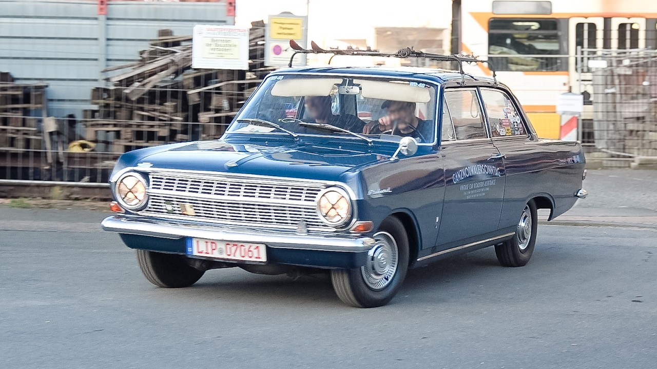Classic Cars leaving a Carmeet- Opel Rekord A, BMW 735 E23, Suzuki LJ80, Ford Capri, T1, Audi 80 B4