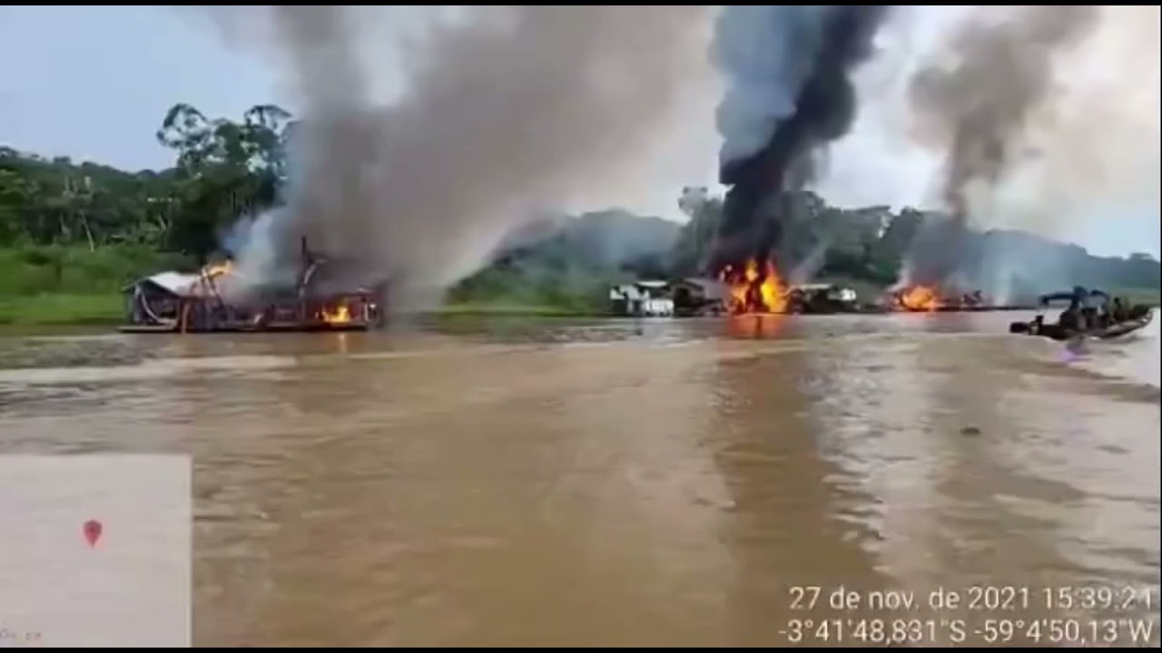 Garimpo ilegal: Balsas são queimadas em operação no Rio Madeira
