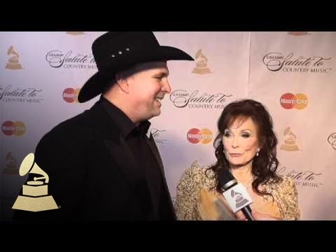 Garth Brooks on being Loretta Lynn's date at the G...