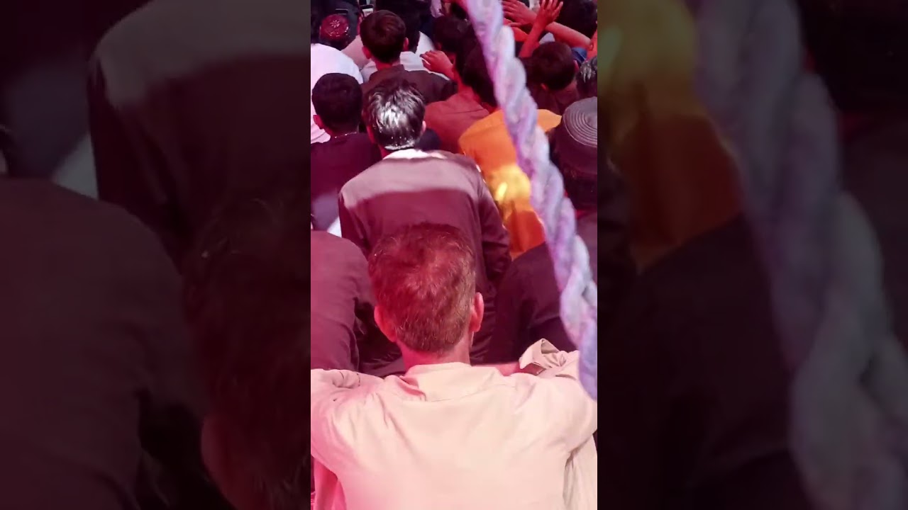 ایک میں ہی  نہیں ان پر قربان زمانہ ہے