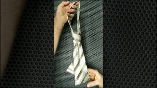 Самый быстрый и простой способ завязать галстук