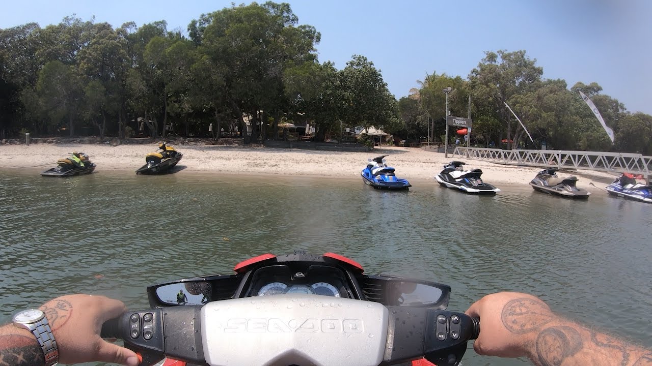 Jet Skiing the Gold Coast Waterways, Tipplers bar at Straddie (Stradbroke Island)