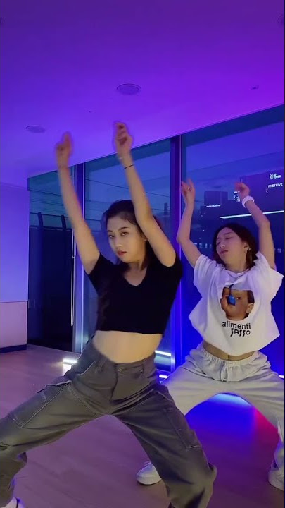 CLC seungyeon twerking with her friend #clc #dance