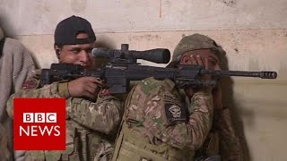 Mosul: Iraqi troops hunt deadly IS snipers - BBC News