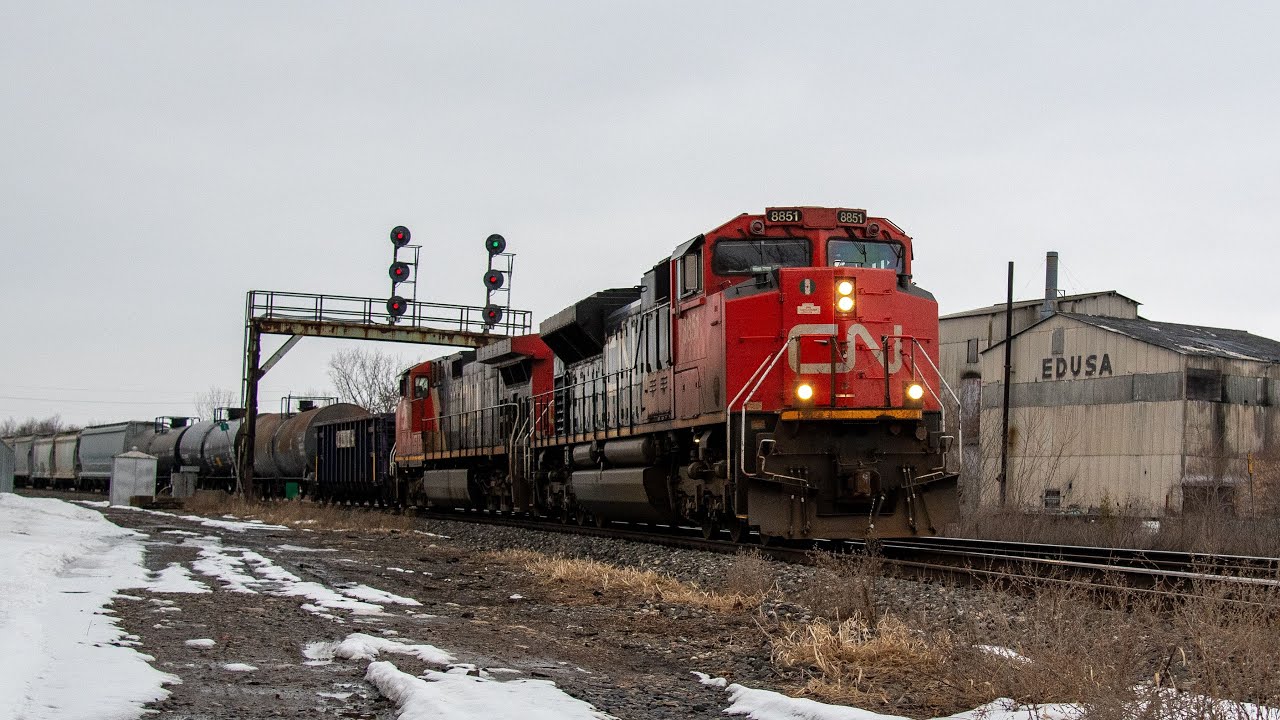 Saturday trains on the CN Dundas Subdivision! Paris Bridge and More!