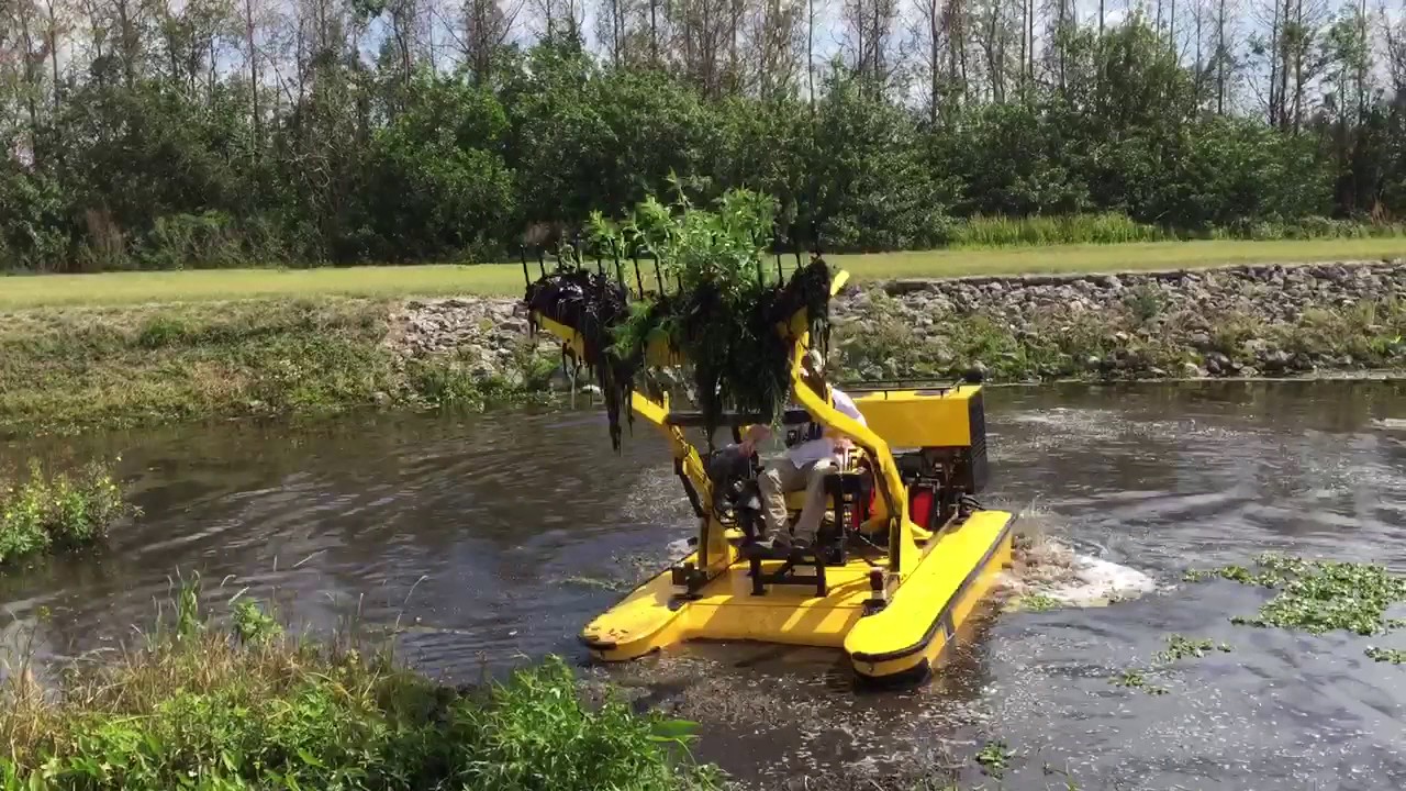 Lake cleaning machine 