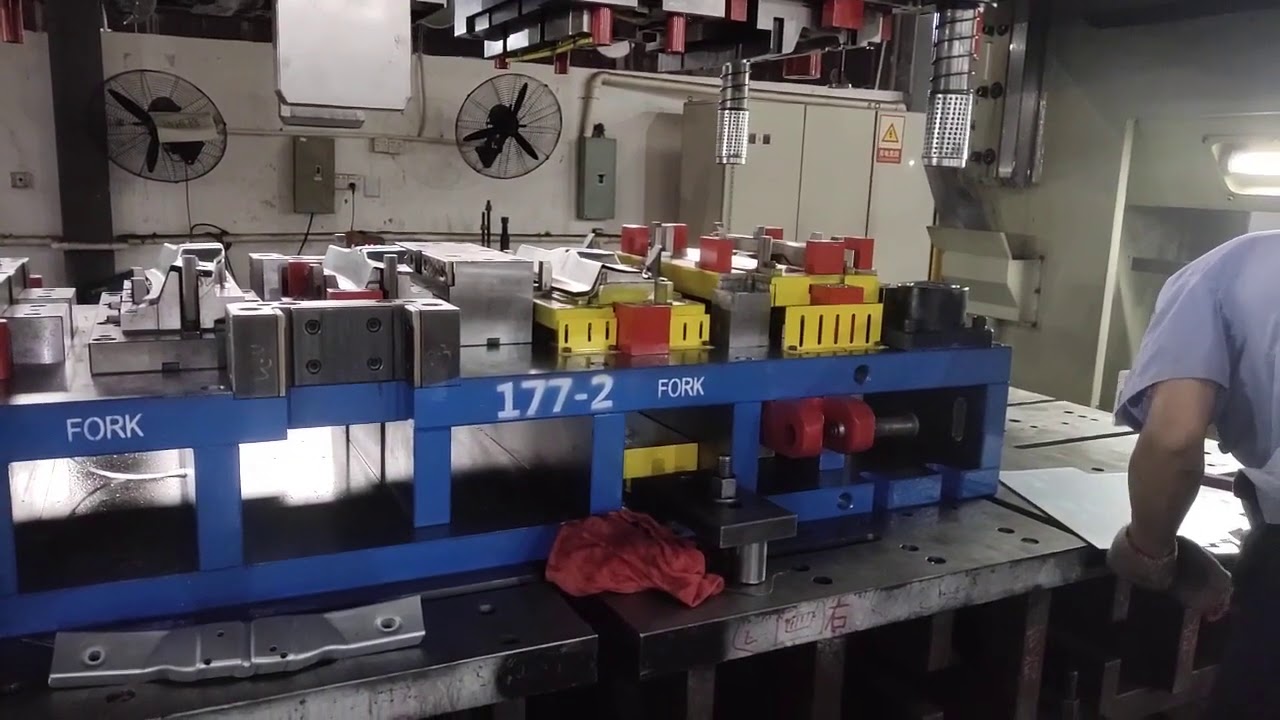 automotive body sheet metal stamping progressive die/transfer mould