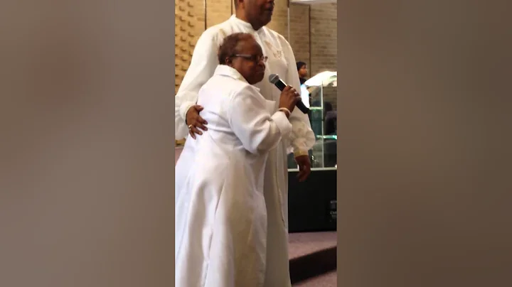 Shirley McCoy Singing "Down Thru The Years" - Robe...