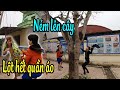 Văn Thật Bị Học Viên Lừa L ộ t Hết Quần Áo Ném Lên Cây Và Cái Kết