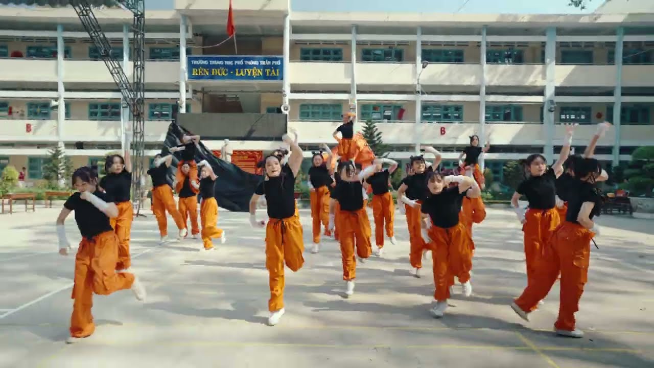 QUÁN QUÂN FLASHMOB 2024 THPT TRẦN PHÚ | 12A13 - NGƯỜI MIỀN NÚI CHẤT