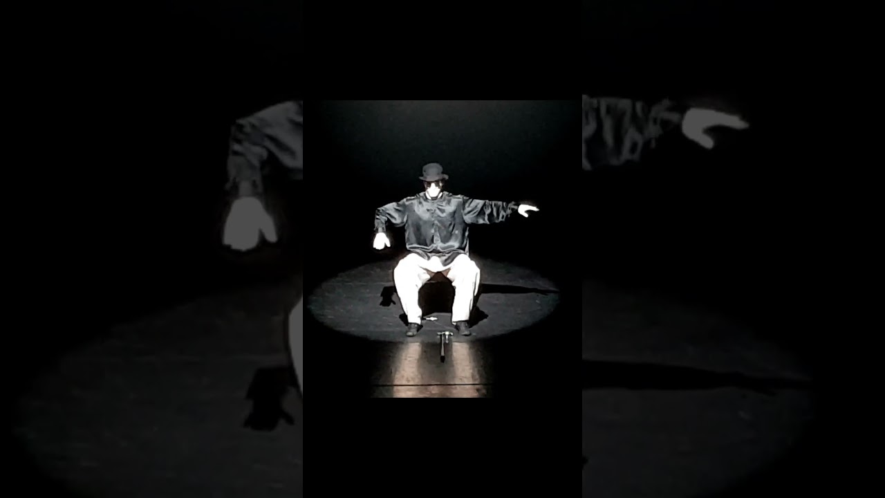 Pantomime, isolation  