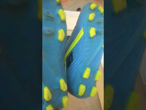 خمسة احذية و اثنين بدون خيط