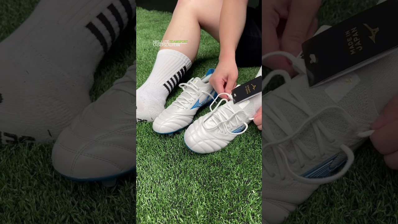 Lacing up the Mizuno Morelia Neo 4 Beta Japan Mugen 